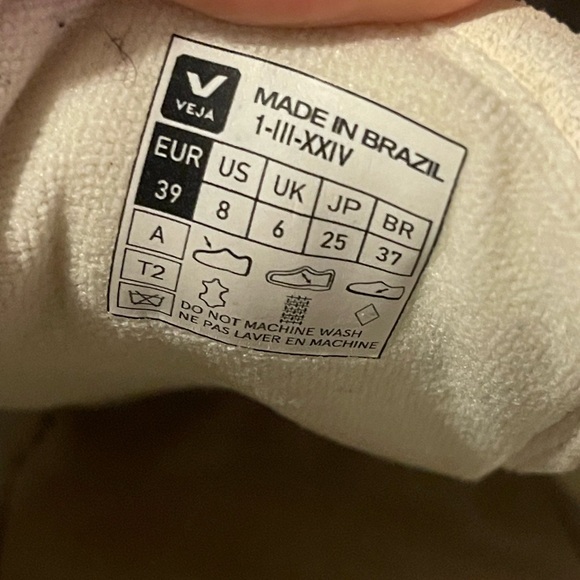 Veja White and Green Sneakers - Picture 4 of 4